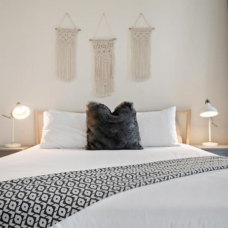 Breathtaking City Views From Dt Apt With Terrace Dubai Eksteriør bilde