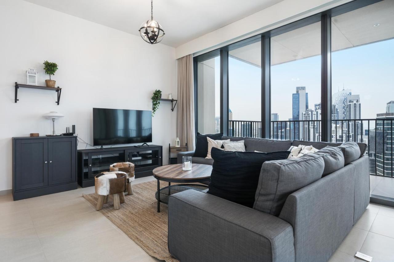 Breathtaking City Views From Dt Apt With Terrace Dubai Eksteriør bilde