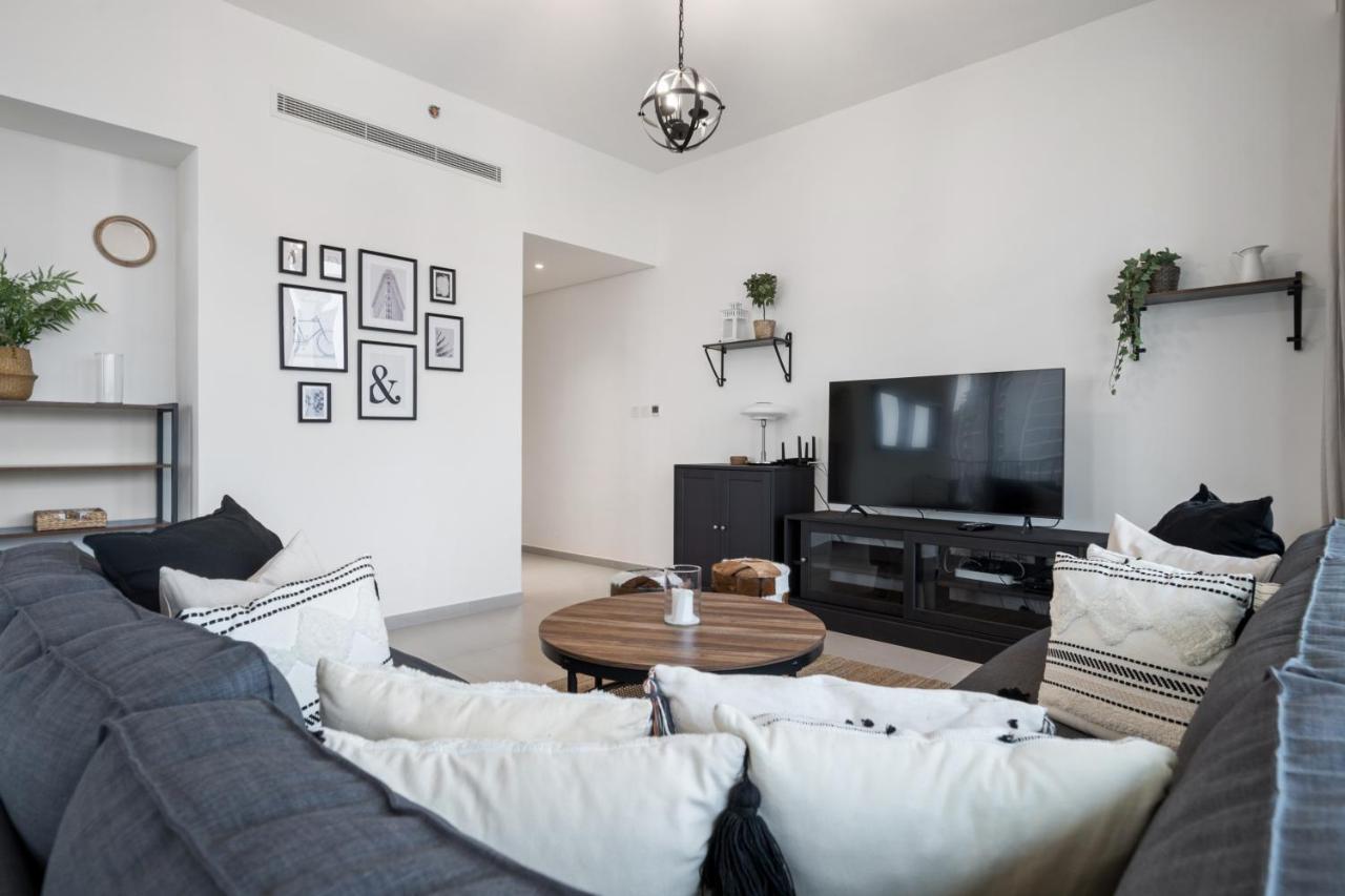 Breathtaking City Views From Dt Apt With Terrace Dubai Eksteriør bilde