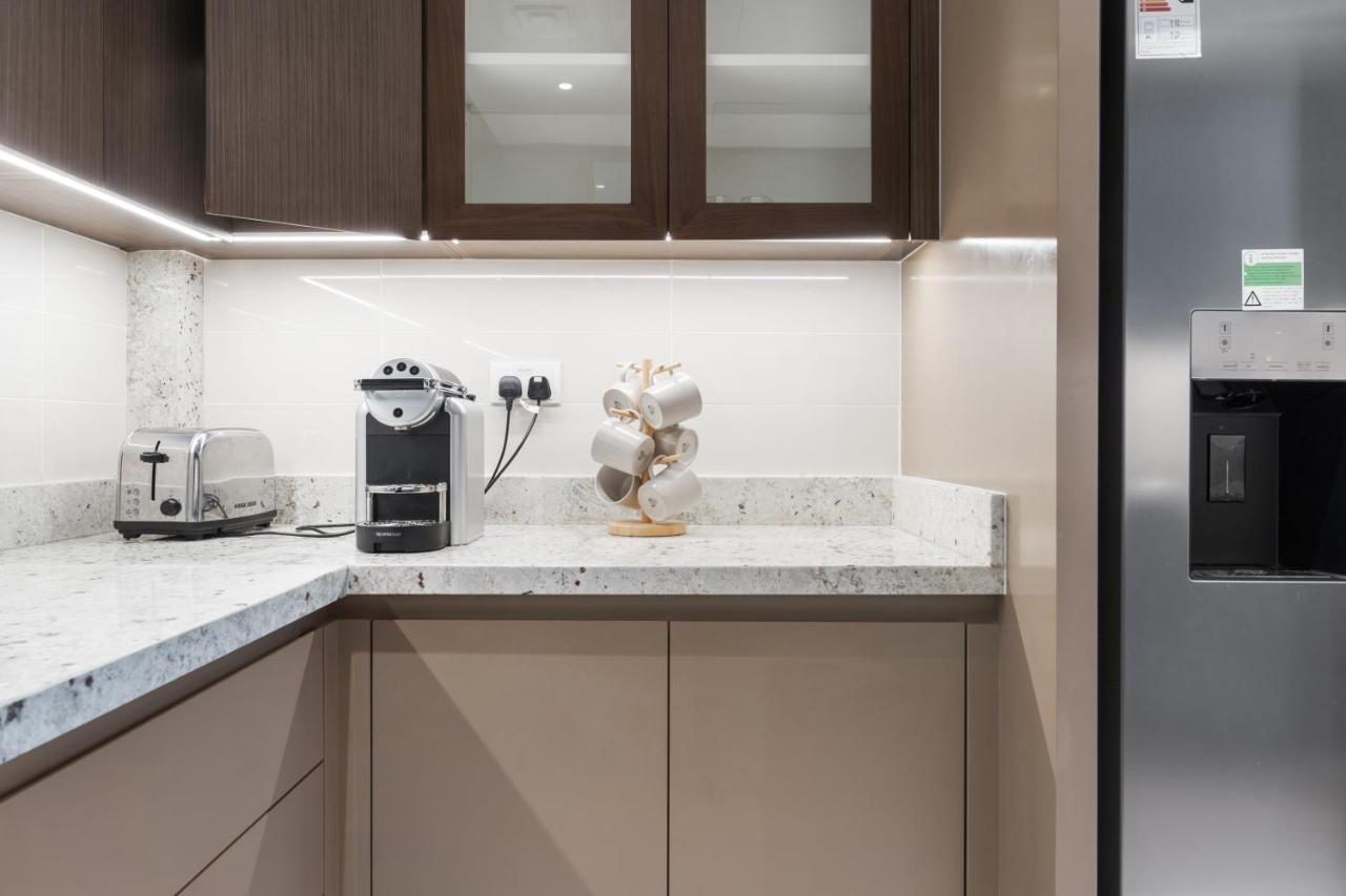 Breathtaking City Views From Dt Apt With Terrace Dubai Eksteriør bilde