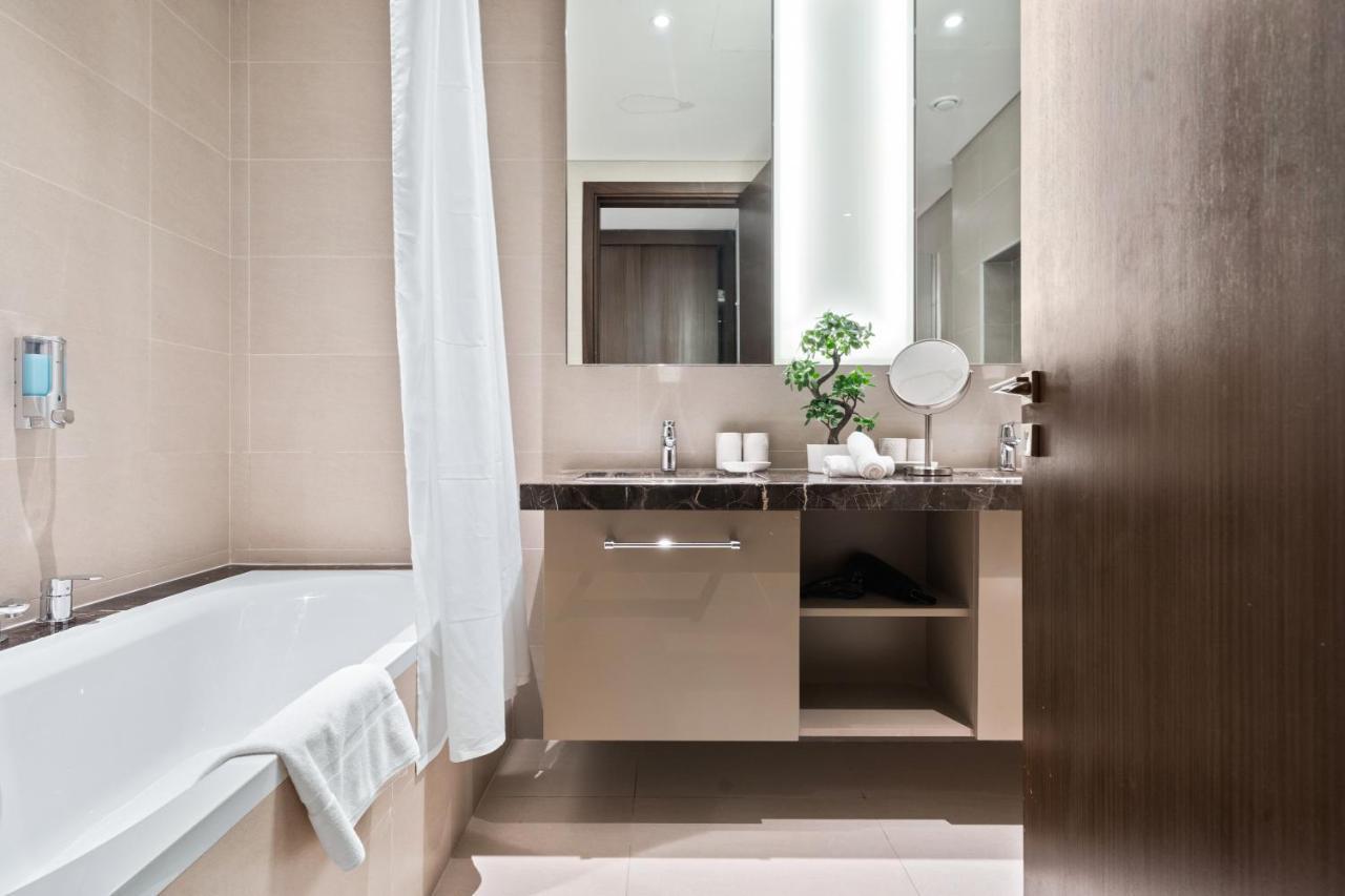 Breathtaking City Views From Dt Apt With Terrace Dubai Eksteriør bilde