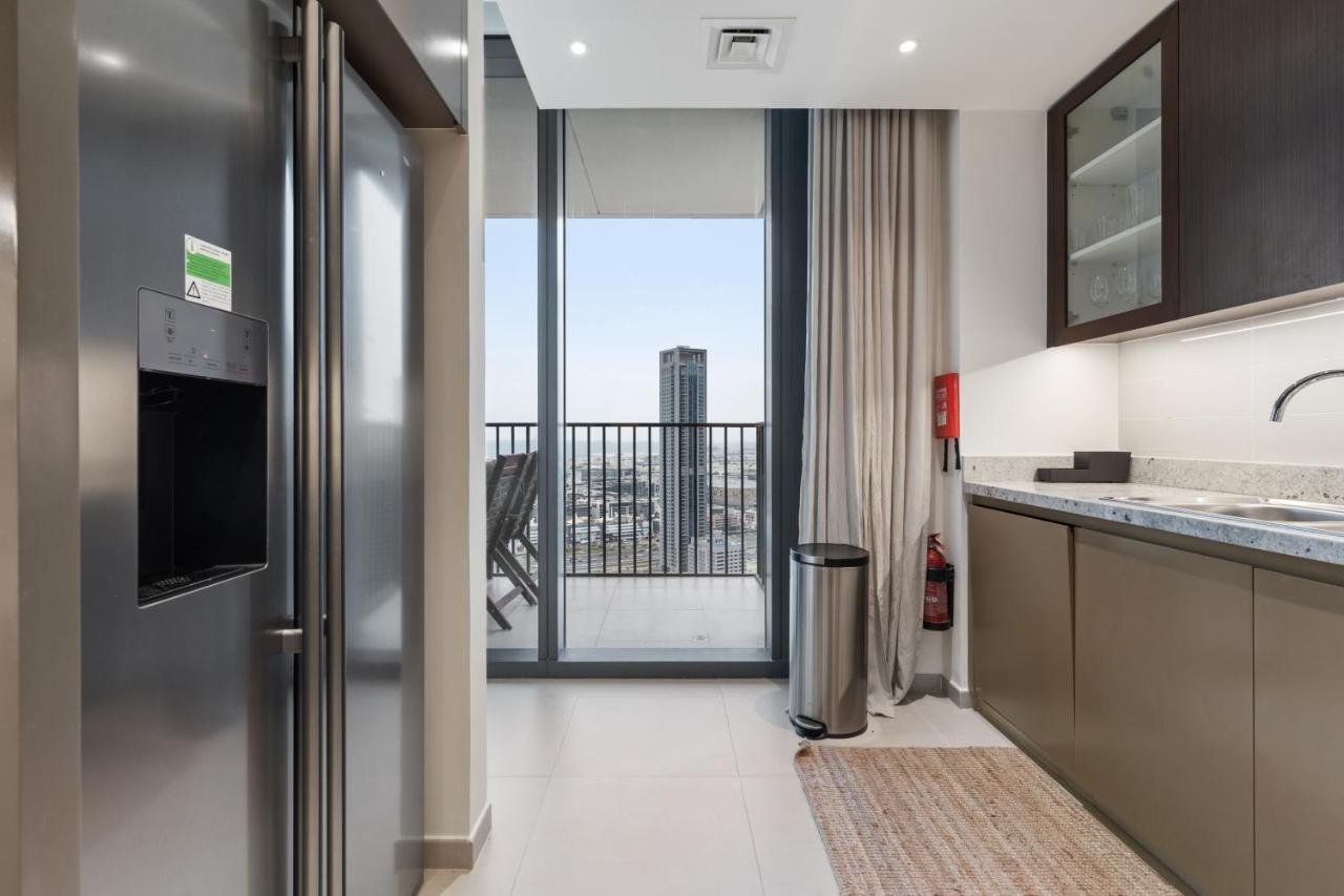 Breathtaking City Views From Dt Apt With Terrace Dubai Eksteriør bilde