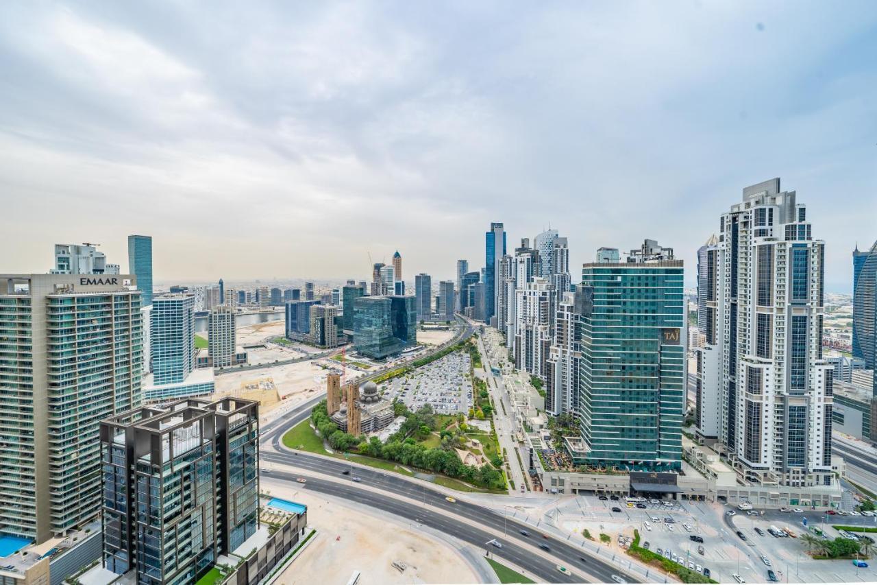 Breathtaking City Views From Dt Apt With Terrace Dubai Eksteriør bilde